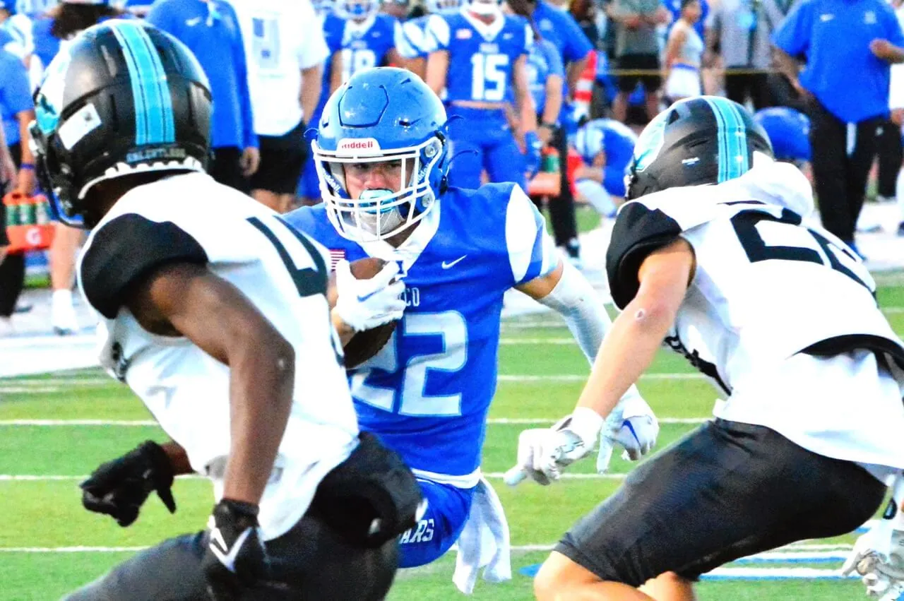Norco’s Trevor Schneider (22) eyes Corona Santiago defenders Amari Reed (4) and Gabe McCorkell (22) during the Cougars 47 – 7 win over the Sharks.
Credit: Photo by Gary Evans
