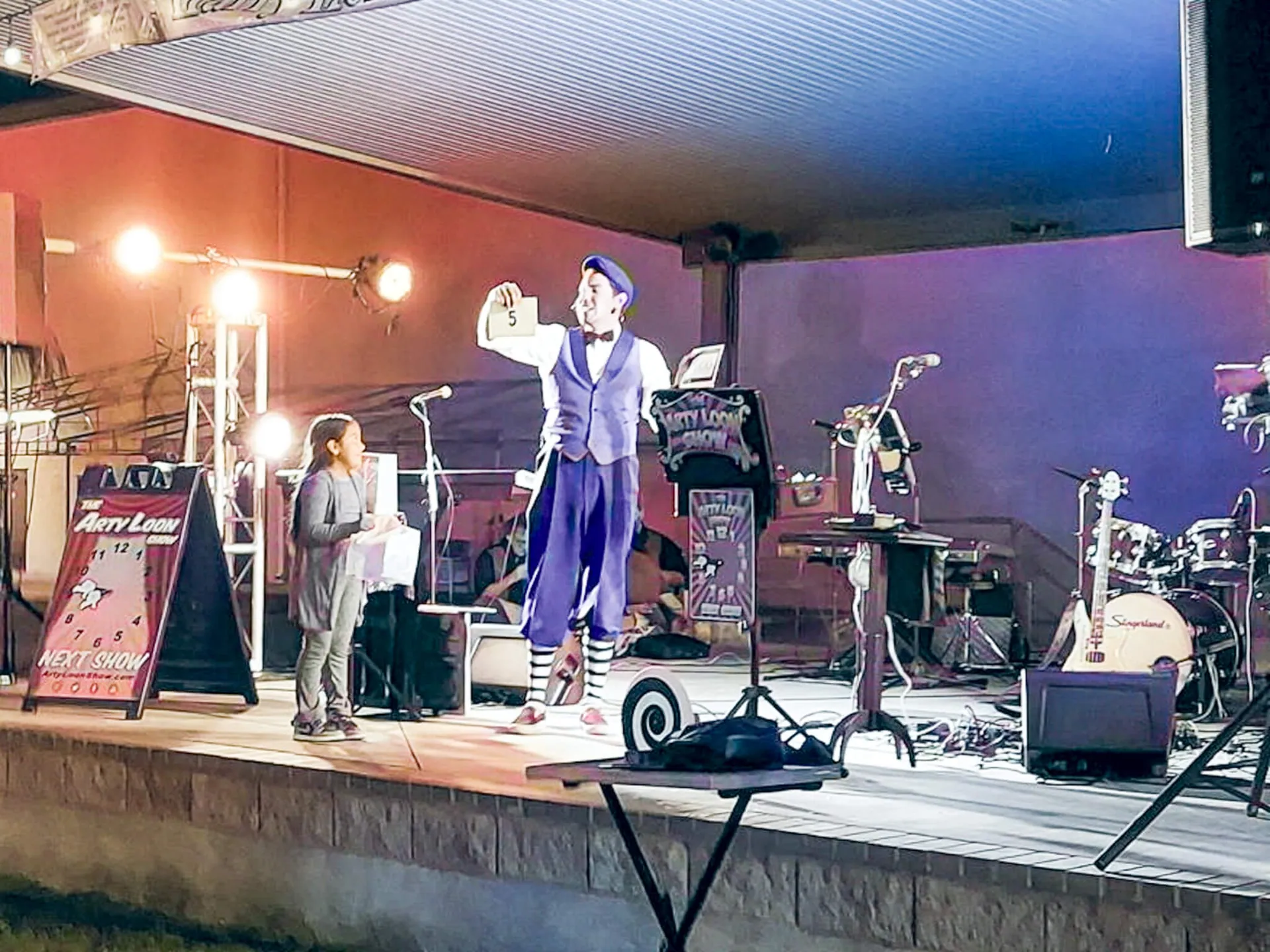 Southern California Fair. Magician Arty Loo is one of many performers entertaining fairgoers during the non-stop festivities. Photo by Linda Thompson