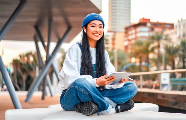 Online Community College