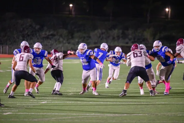 Hand off from Titan#7 Thomas Hibinski III to #20 Aidan Freas