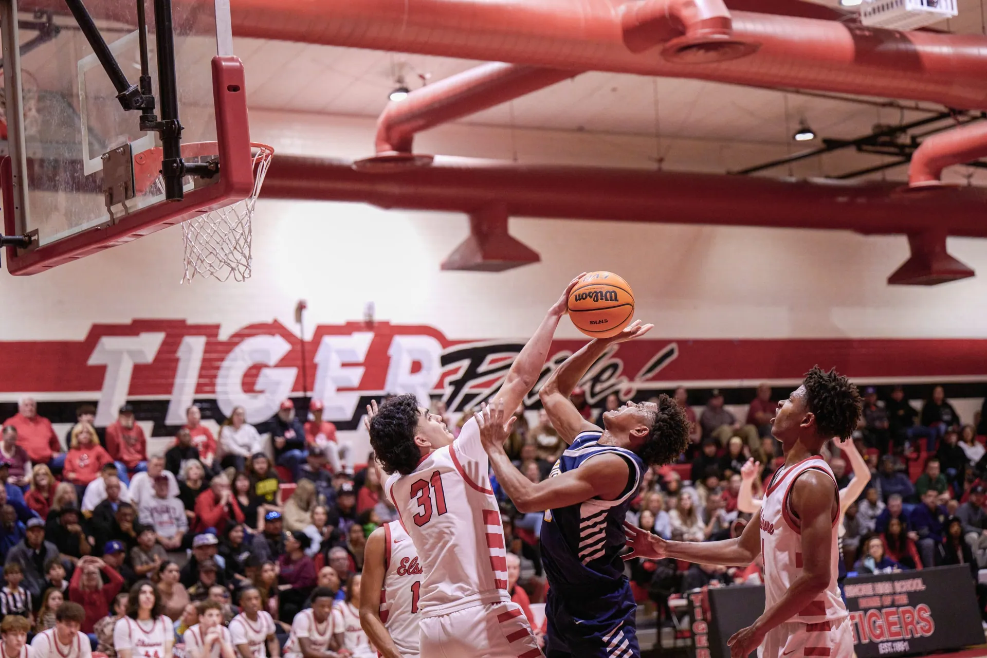 Elsinore’s #31 Andrew Garibay shuts down Sonora’s #1 Jayden Barnes floater